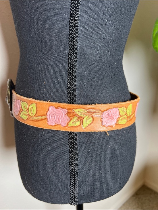 ESCADA Collaboration Women’s Hand Painted Tan Leather Belt Metal Rose Buckle 32 main image 10